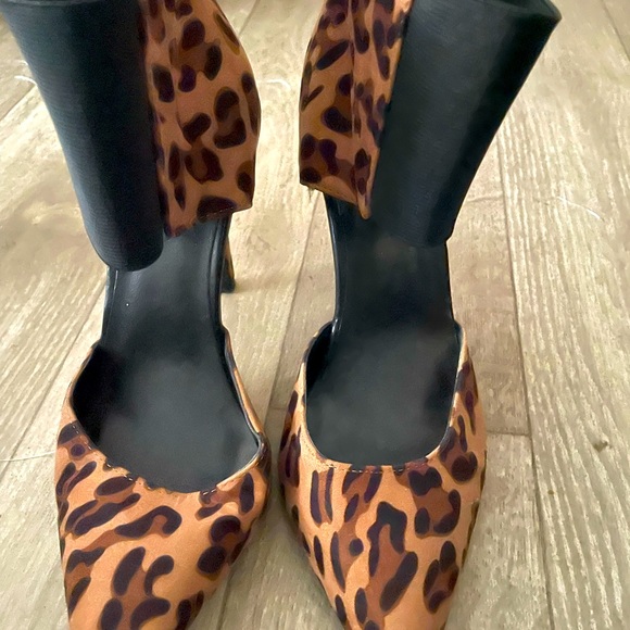 Cheetah print heels - Picture 2 of 2